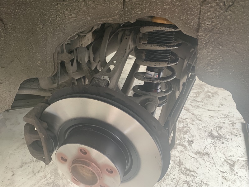 Замена задних амортизаторов БМВ