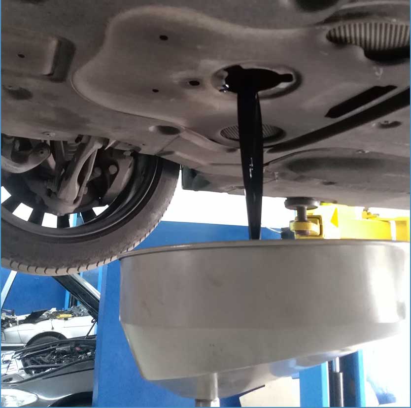 Замена масла в двигателе БМВ