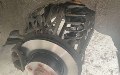 Замена задних амортизаторов БМВ