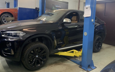 Замена передних амортизаторов (стоек) БМВ